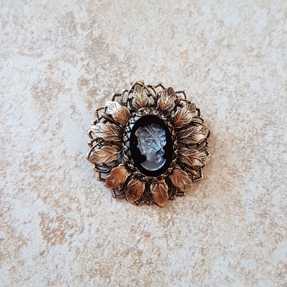 Nice Cameo brooch or pendant.